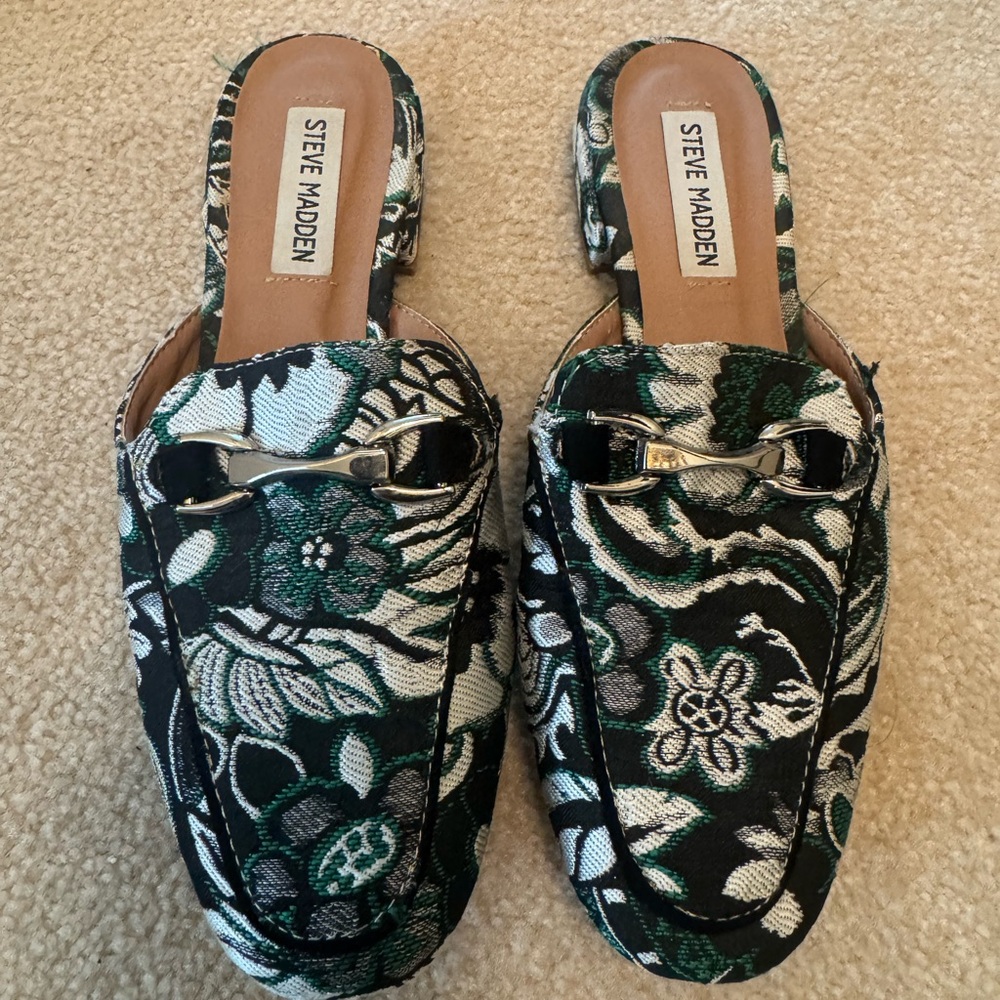 Steve Madden Black and Green Tapestry Mules